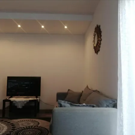 Apartment 3 Pieces Avec Un Jardin De 200m^2 A 10mn Du Centre Ville *